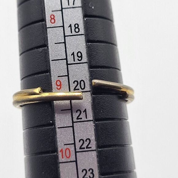 Vintage Red Crystal 4 Prong Goldtone Ring Size 8 Adjustable - Picture 4 of 4